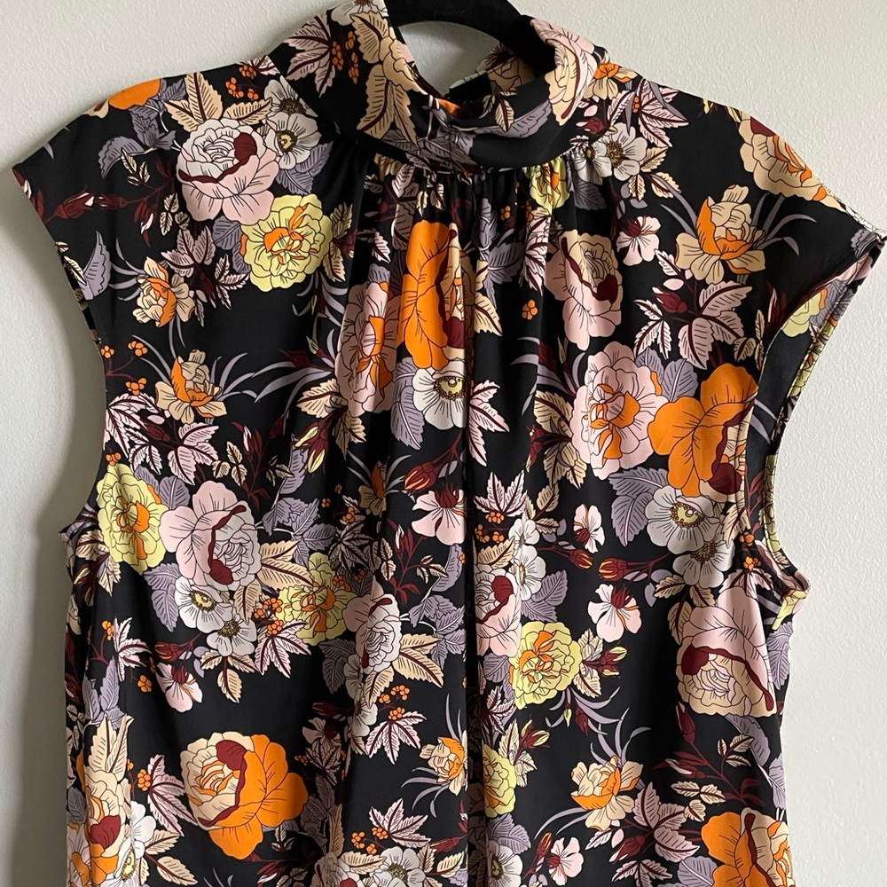 Who what where 1X button neck sleeveless blouse